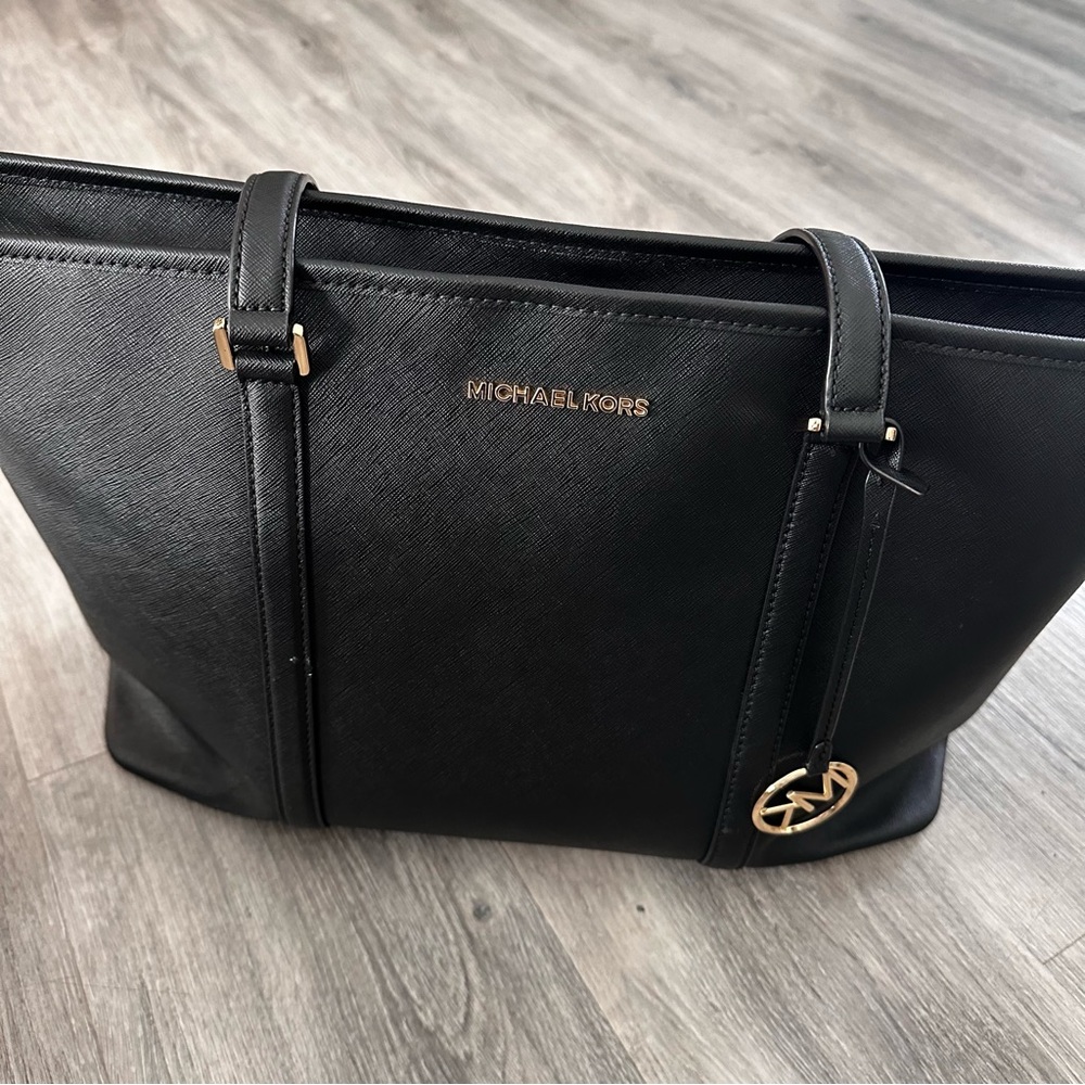 Michael Kors Jet Set Travel Tote - Damaged handles
